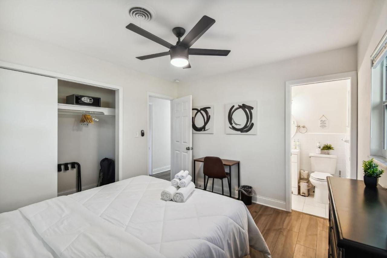 Plush Sheets, Games!, Huge Backyard, Massage Chair Tampa Exteriör bild