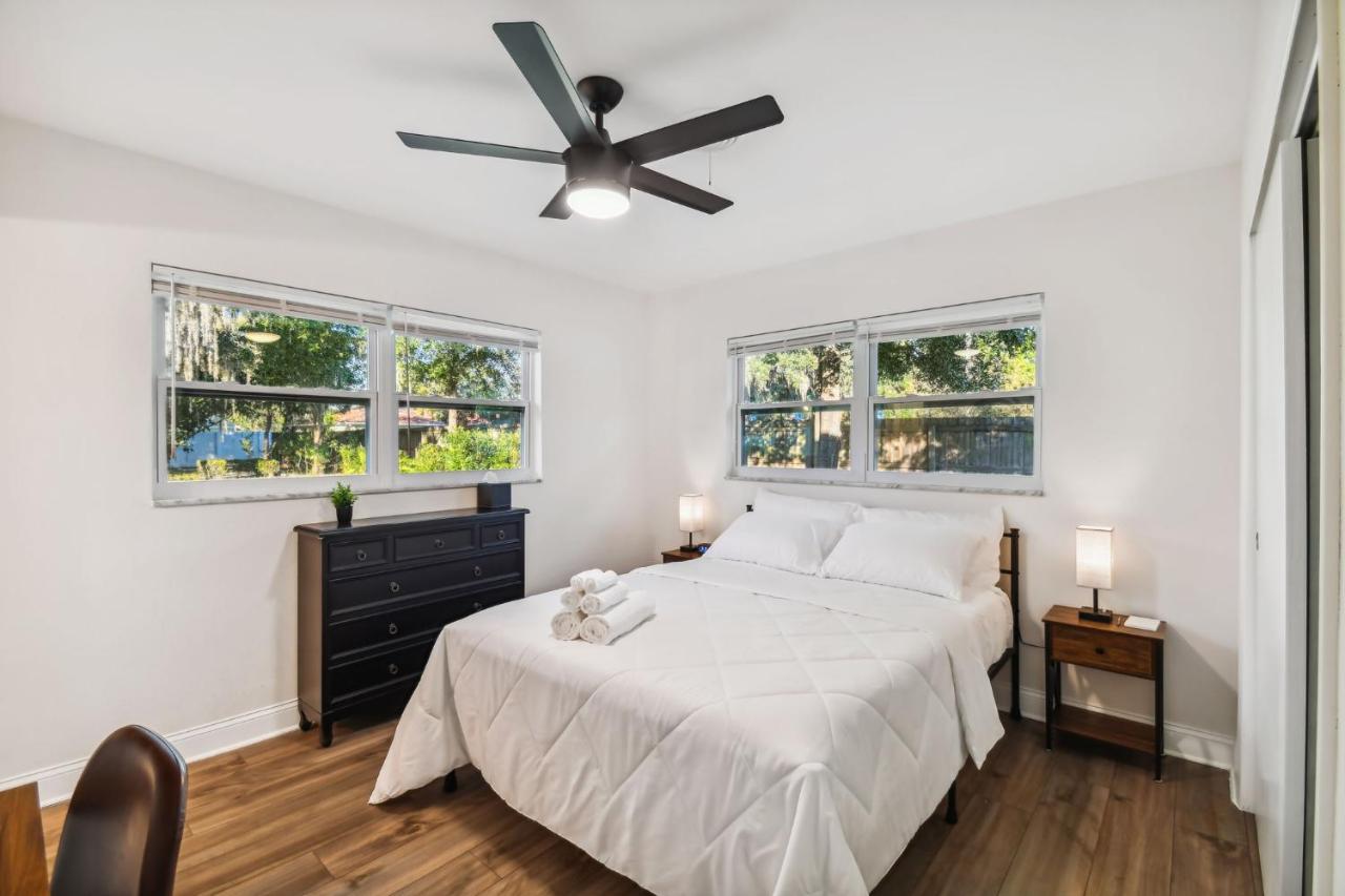 Plush Sheets, Games!, Huge Backyard, Massage Chair Tampa Exteriör bild